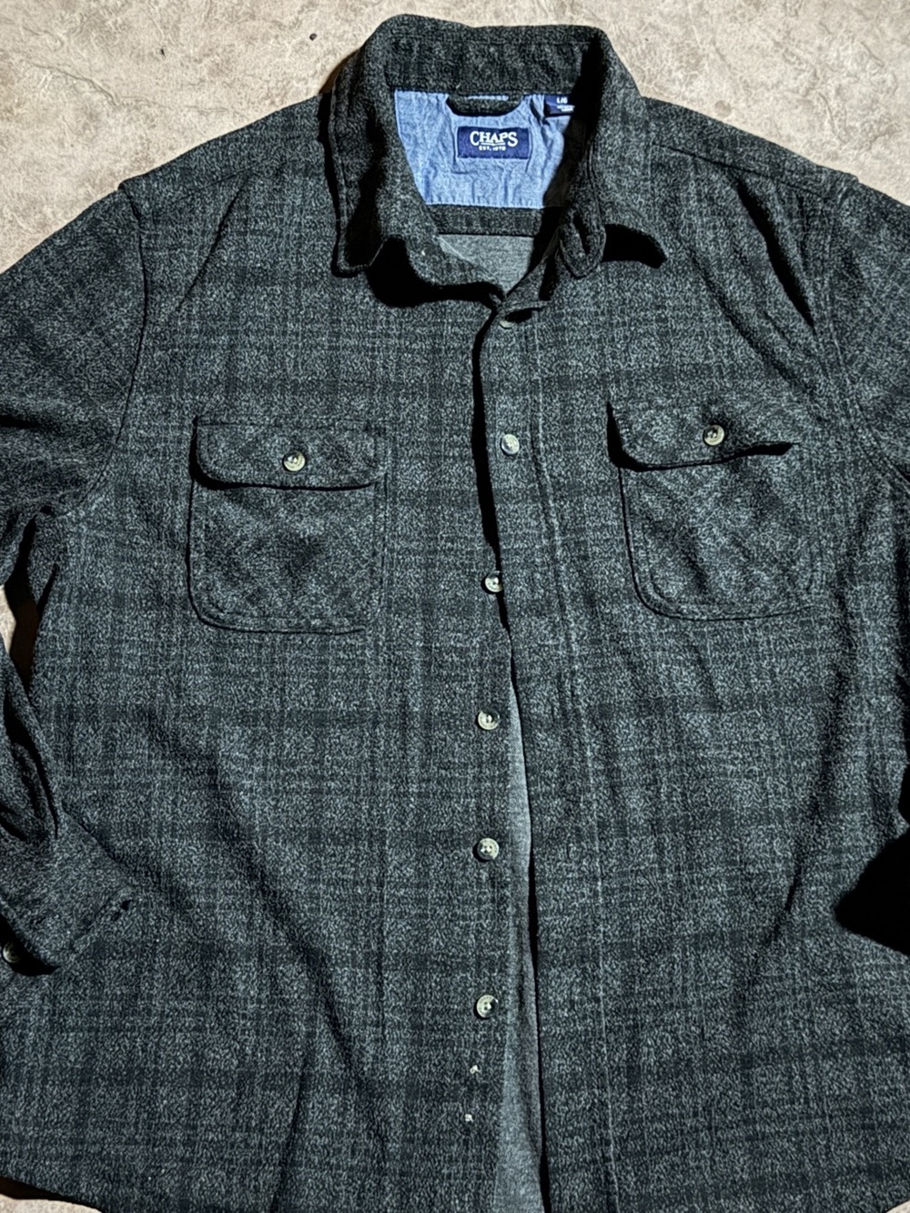 Chaps Men’s L Gray Black Plaid Flannel Long Sleeve Point Collar Button-Up